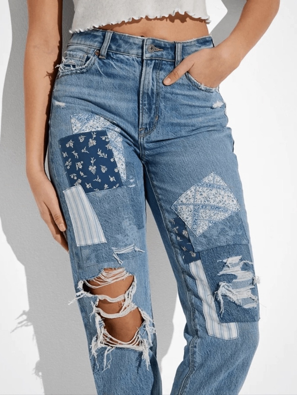 American Eagle Women’s Patched Mom Straight Jeans Size 00